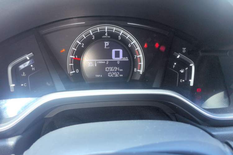 Used Honda CR-V 2017 240TURBO CVT 2WD Comfort Version Odometer Close Up