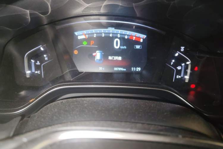 Used Honda CR-V 2017 240TURBO CVT Front-Wheel Drive Fashion Edition Odometer Close Up