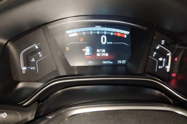 Used Honda CR-V 2017 240TURBO CVT Front-Wheel Drive Fashion Edition Odometer Close Up