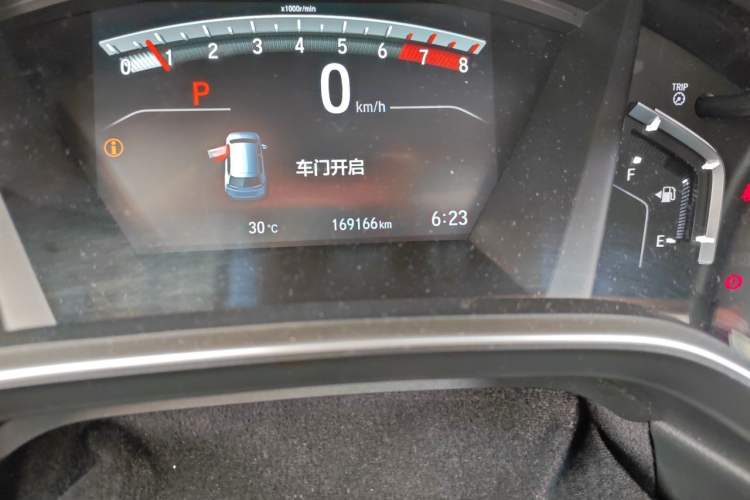Used Honda CR-V 2017 240TURBO CVT Front-Wheel Drive Fashion Edition Odometer Close Up