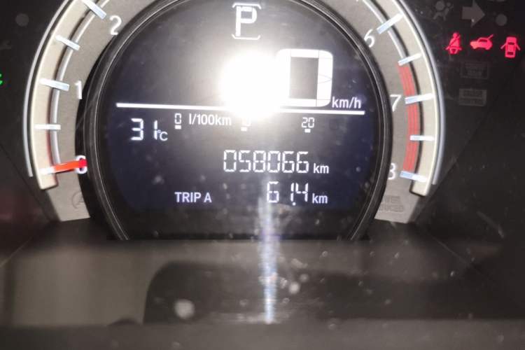Used Honda CR-V 2017 240TURBO CVT 2WD Comfort Version Odometer Close Up