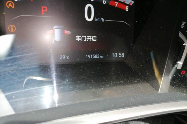 Used Honda CR-V 2017 240TURBO CVT Front-Wheel Drive Fashion Edition Odometer Close Up