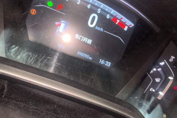 Used Honda CR-V 2017 240TURBO CVT Front-Wheel Drive Fashion Edition Odometer Close Up