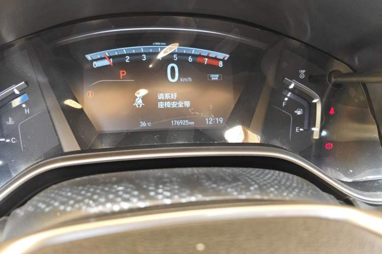 Used Honda CR-V 2017 240TURBO CVT Front-Wheel Drive Fashion Edition Odometer Close Up