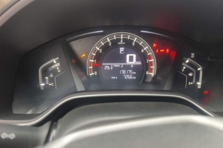 Used Honda CR-V 2017 240TURBO CVT 2WD Comfort Version Odometer Close Up