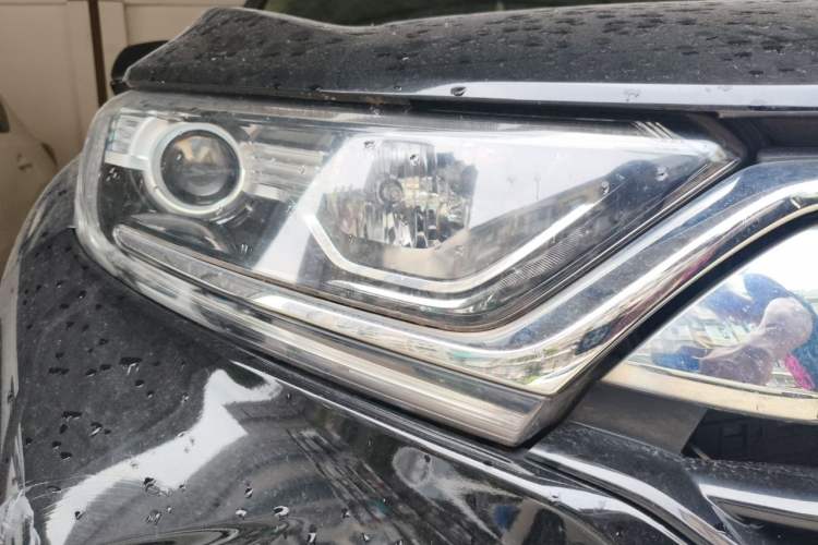 Used Honda CR-V 2017 240TURBO CVT 2WD Comfort Version Right Front Headlight