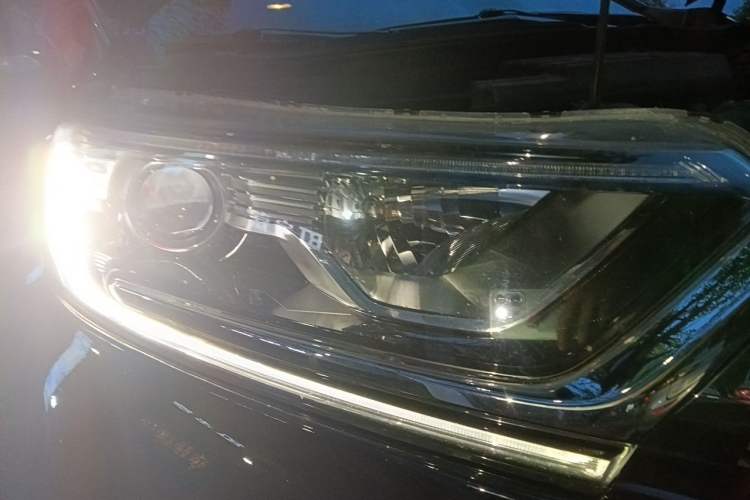 Used Honda CR-V 2017 240TURBO CVT 2WD Comfort Version Right Front Headlight