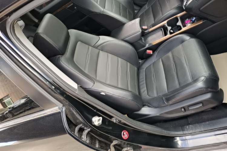 Used Honda CR-V 2017 240TURBO CVT Front-Wheel Drive Fashion Edition Right Front Seat