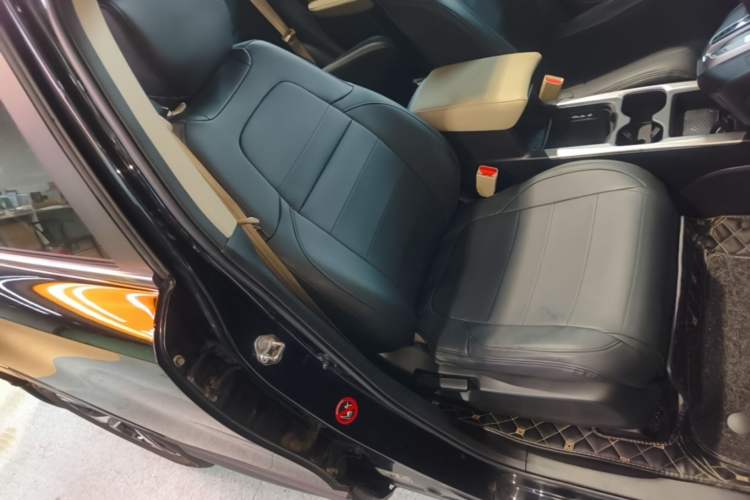 Used Honda CR-V 2017 240TURBO CVT 2WD Comfort Version Right Front Seat