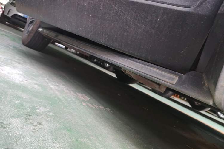 Used Honda CR-V 2017 240TURBO CVT 2WD Comfort Version Right Side Sill