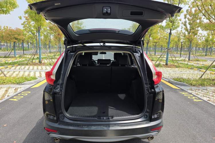 Used Honda CR-V 2017 240TURBO CVT 2WD Comfort Version Trunk