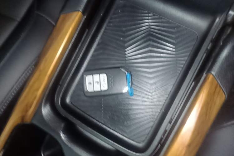 Used Honda CR-V 2017 240TURBO CVT Front-Wheel Drive Fashion Edition Vehicle Key