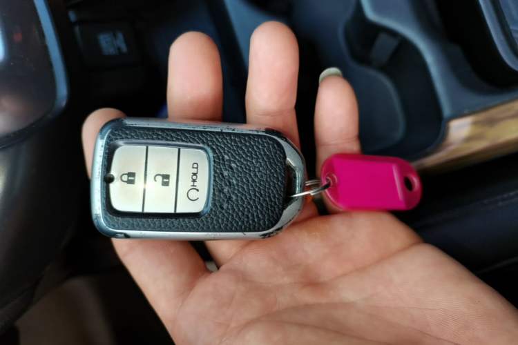 Used Honda CR-V 2017 240TURBO CVT Front-Wheel Drive Fashion Edition Vehicle Key