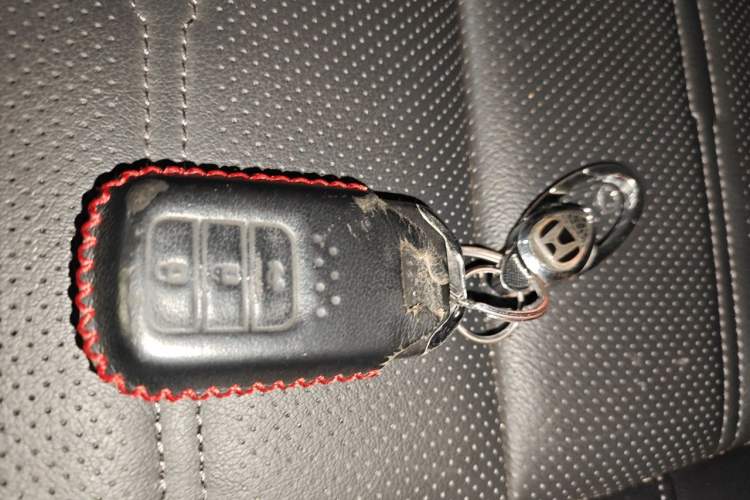 Used Honda CR-V 2017 240TURBO CVT Front-Wheel Drive Fashion Edition Vehicle Key