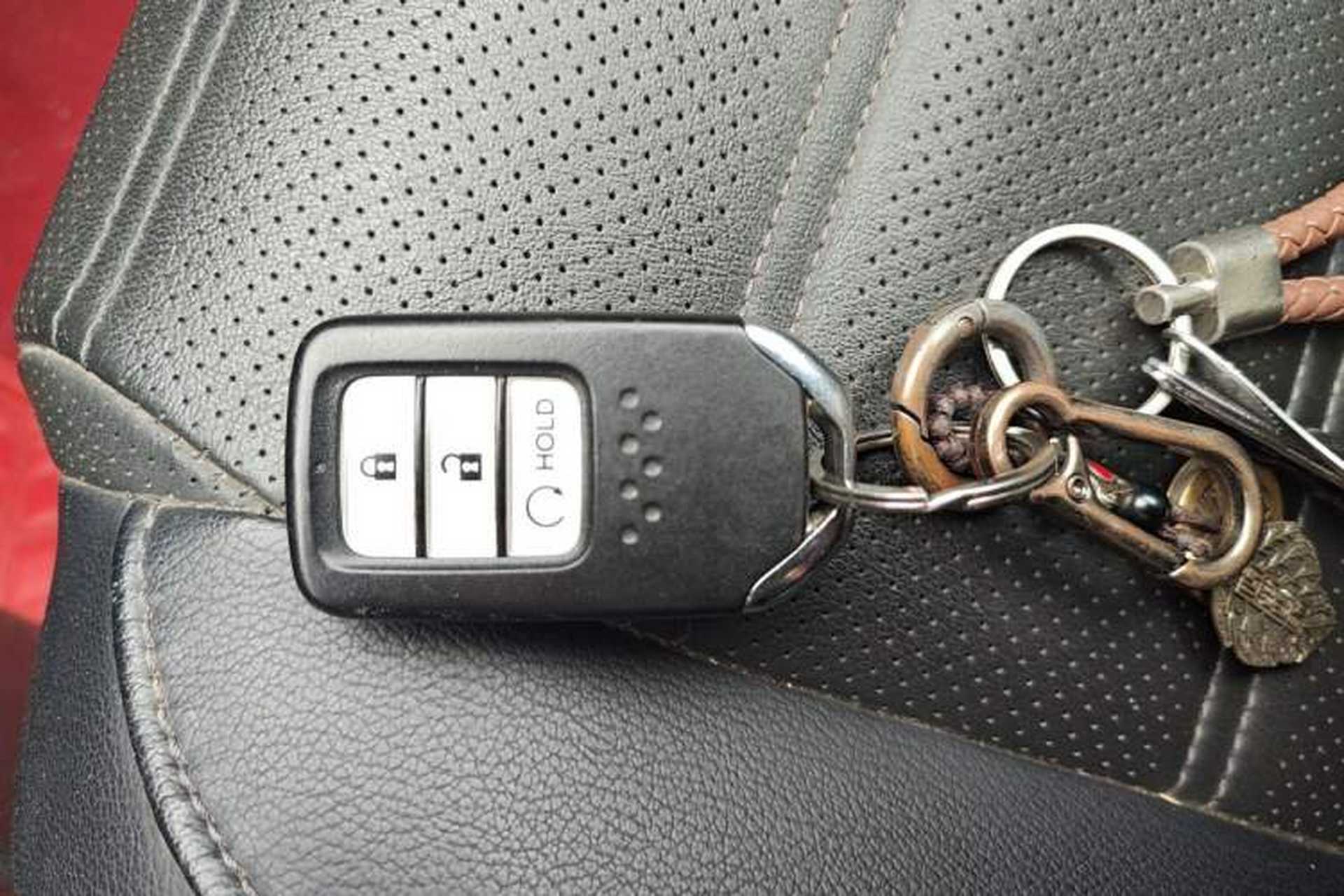 Used Honda CR-V 2017 240TURBO CVT Front-Wheel Drive Fashion Edition Vehicle Key
