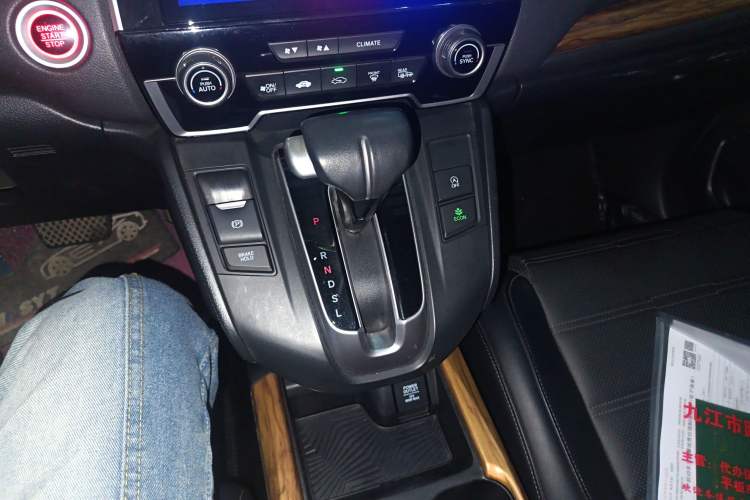 Used Honda CR-V 2017 240TURBO CVT Front-Wheel Drive Fashion Edition Gear Lever