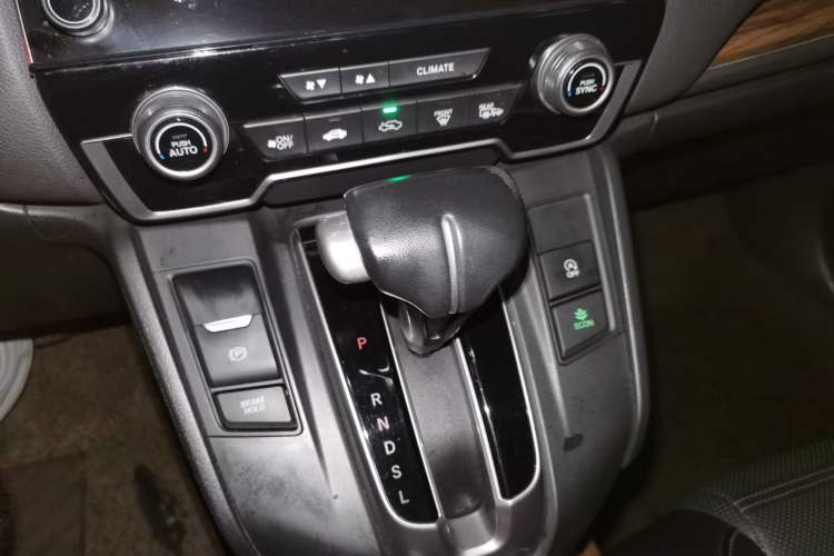 Used Honda CR-V 2017 240TURBO CVT Front-Wheel Drive Fashion Edition Gear Lever