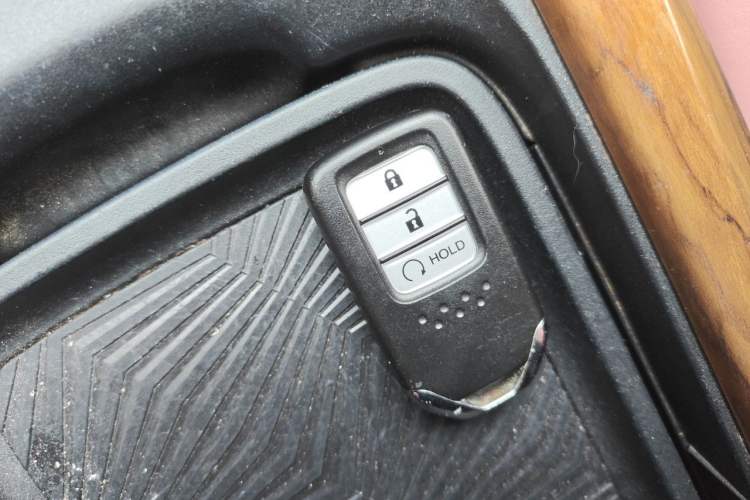 Used Honda CR-V 2017 240TURBO CVT Front-Wheel Drive Fashion Edition Vehicle Key