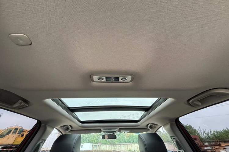 Used Honda CR-V 2017 240TURBO CVT Front-Wheel Drive Fashion Edition Interior 7