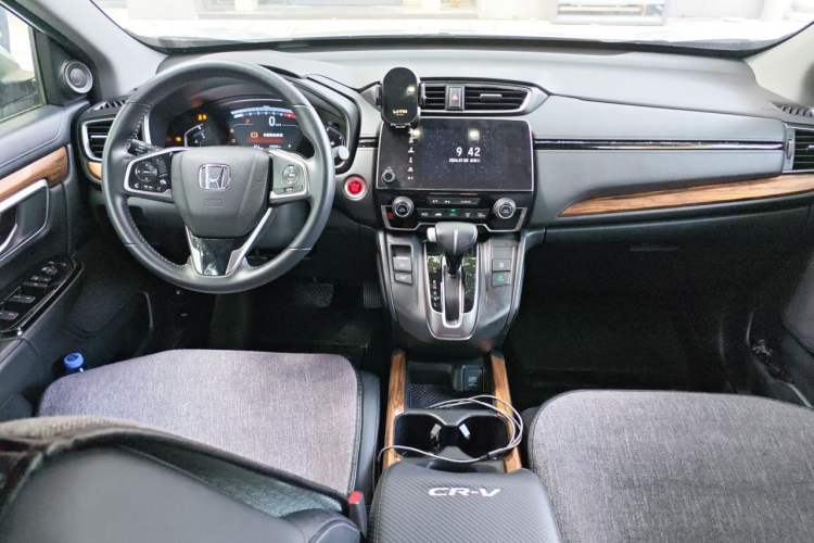 Used Honda CR-V 2017 240TURBO CVT Front-Wheel Drive Fashion Edition Center Console
