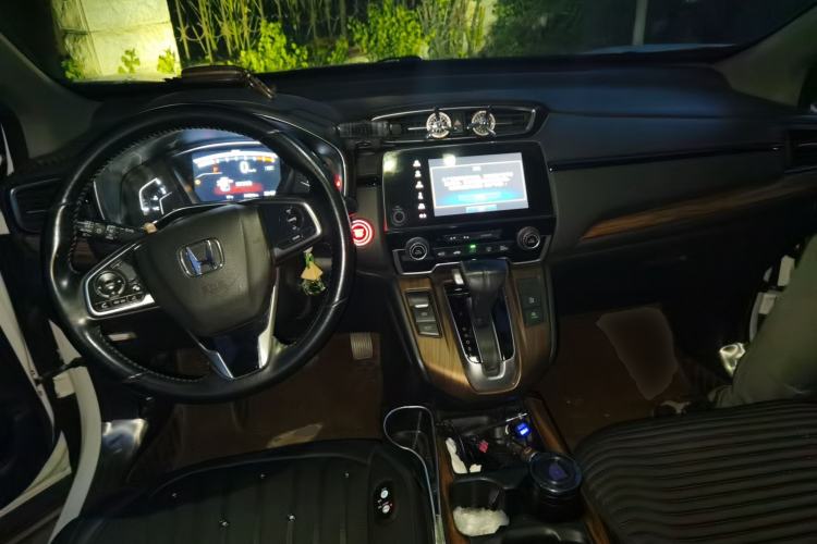 Used Honda CR-V 2017 240TURBO CVT Front-Wheel Drive Fashion Edition Center Console