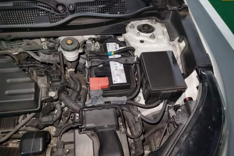 Used Honda CR-V 2017 240TURBO CVT Front-Wheel Drive Fashion Edition Engine Bay Left