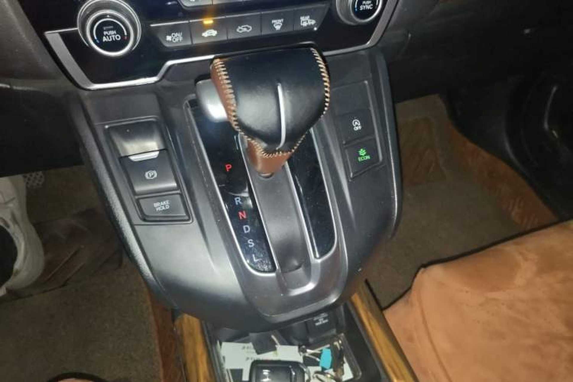 Used Honda CR-V 2017 240TURBO CVT Front-Wheel Drive Fashion Edition Gear Lever