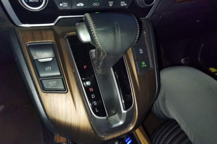 Used Honda CR-V 2017 240TURBO CVT Front-Wheel Drive Fashion Edition Gear Lever