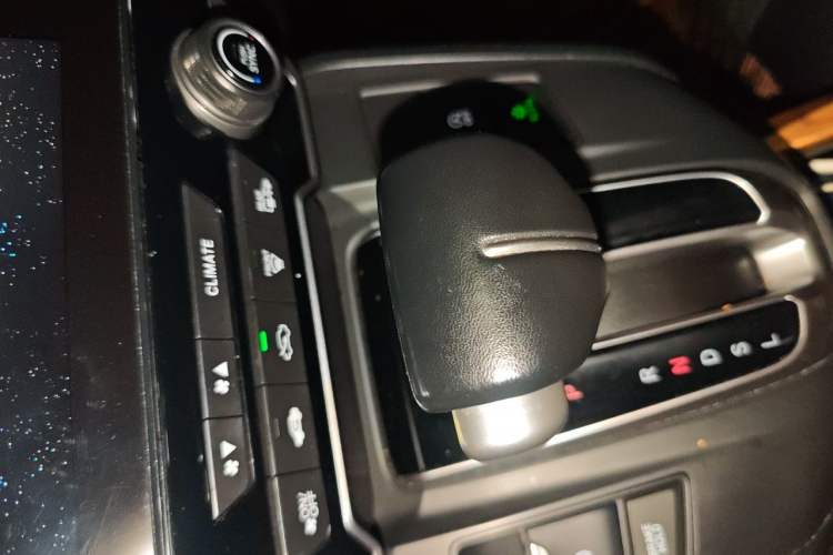 Used Honda CR-V 2017 240TURBO CVT Front-Wheel Drive Fashion Edition Gear Lever