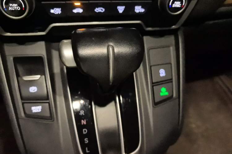 Used Honda CR-V 2017 240TURBO CVT Front-Wheel Drive Fashion Edition Gear Lever