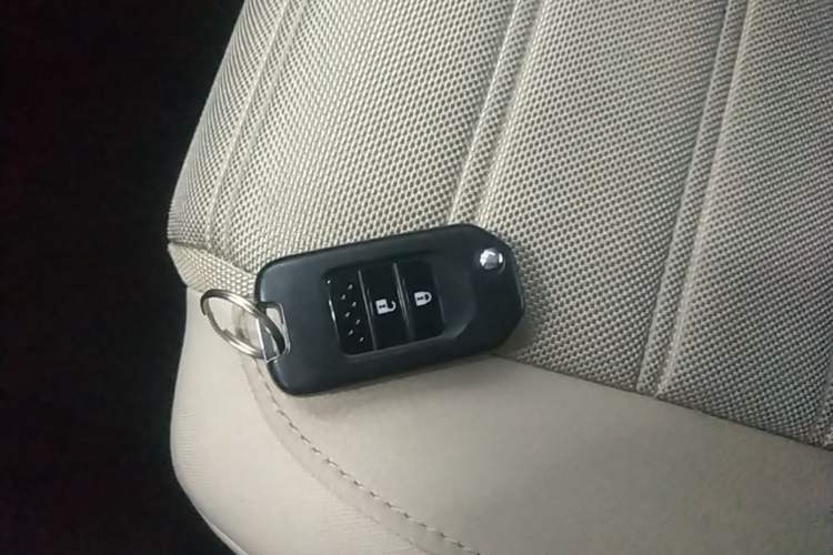 Used Honda CR-V 2017 240TURBO Manual Two-Wheel Drive Classic Edition Interior 1