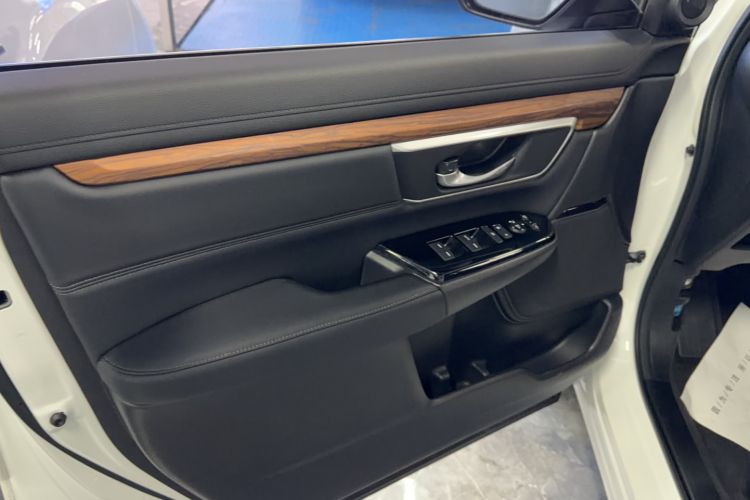 Used Honda CR-V 2017 240TURBO CVT Front-Wheel Drive Fashion Edition Interior 2