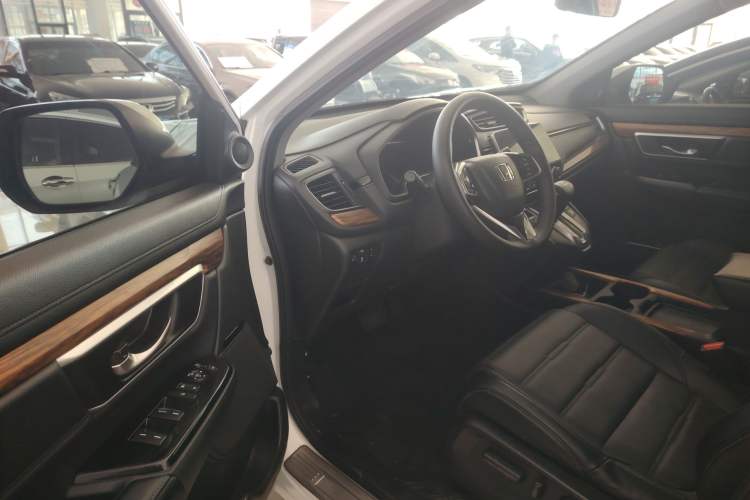 Used Honda CR-V 2017 240TURBO CVT Front-Wheel Drive Fashion Edition Interior 2