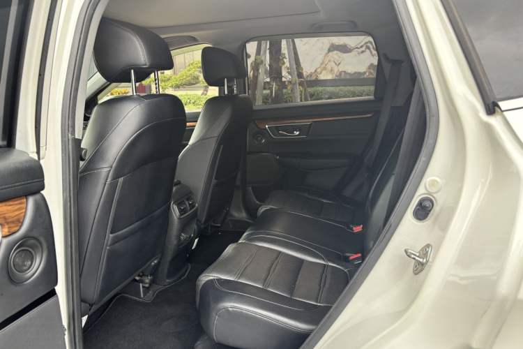 Used Honda CR-V 2017 240TURBO CVT Front-Wheel Drive Fashion Edition Interior 2