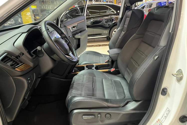 Used Honda CR-V 2017 240TURBO CVT Front-Wheel Drive Fashion Edition Interior 2