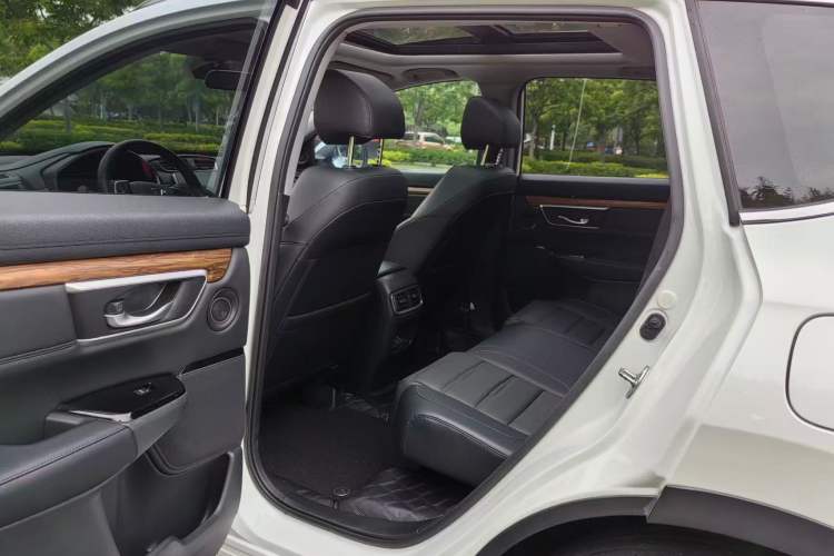 Used Honda CR-V 2017 240TURBO CVT Four-Wheel Drive Luxury Edition Interior 3
