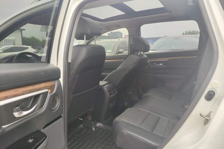 Used Honda CR-V 2017 240TURBO CVT Front-Wheel Drive Fashion Edition Interior 3