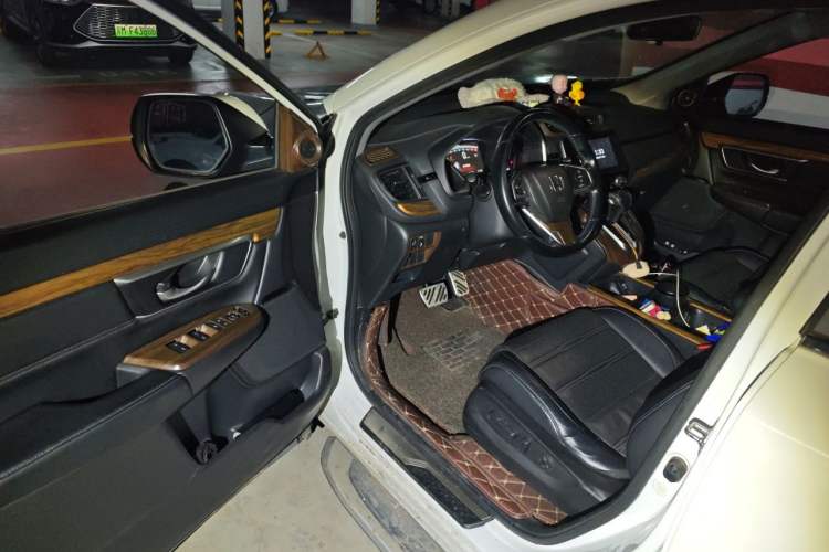 Used Honda CR-V 2017 240TURBO CVT Front-Wheel Drive Fashion Edition Interior 3
