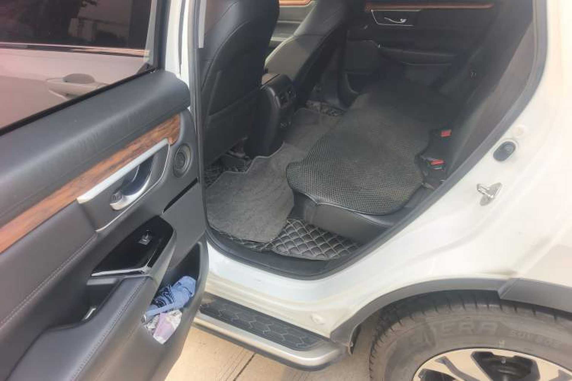 Used Honda CR-V 2017 240TURBO CVT Front-Wheel Drive Fashion Edition Left Rear Seat