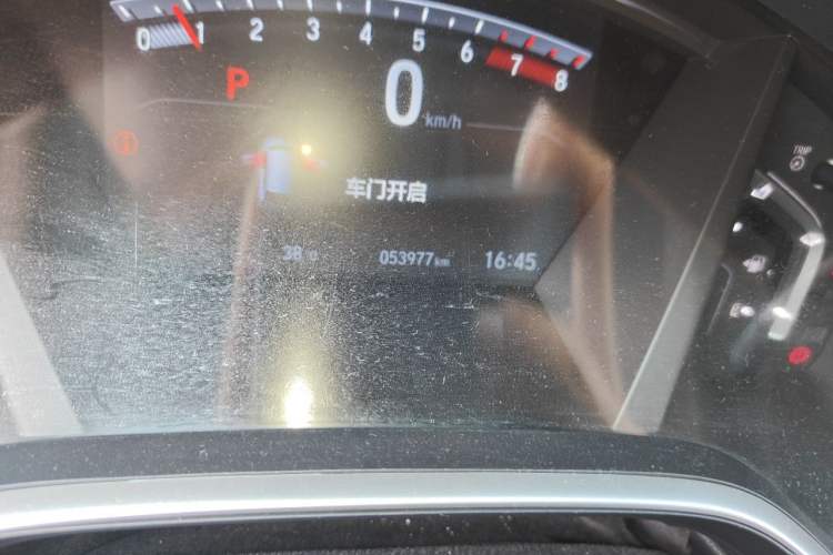 Used Honda CR-V 2017 240TURBO CVT Front-Wheel Drive Fashion Edition Odometer Close Up