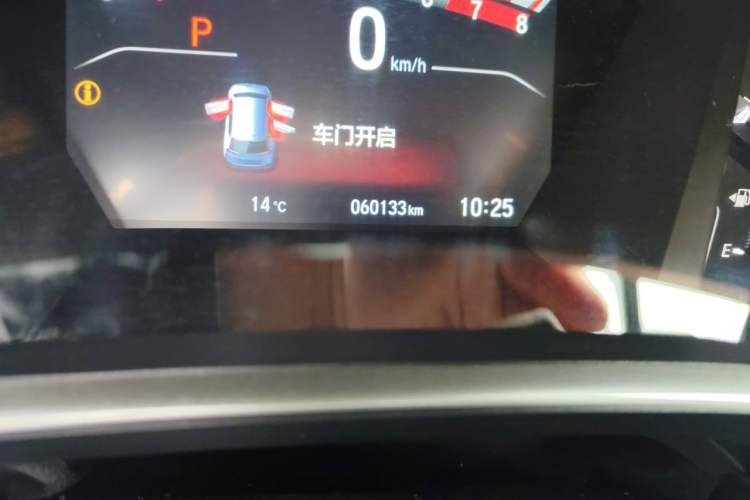 Used Honda CR-V 2017 240TURBO CVT Front-Wheel Drive Fashion Edition Odometer Close Up