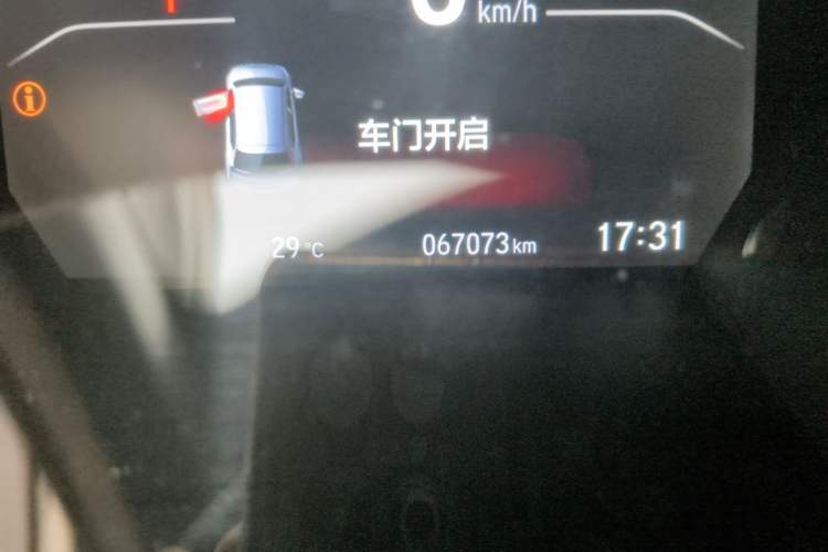 Used Honda CR-V 2017 240TURBO CVT Front-Wheel Drive Fashion Edition Odometer Close Up