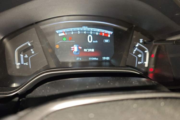 Used Honda CR-V 2017 240TURBO CVT Front-Wheel Drive Fashion Edition Odometer Close Up