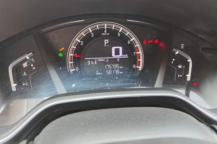 Used Honda CR-V 2017 240TURBO CVT 2WD Comfort Version Odometer Close Up