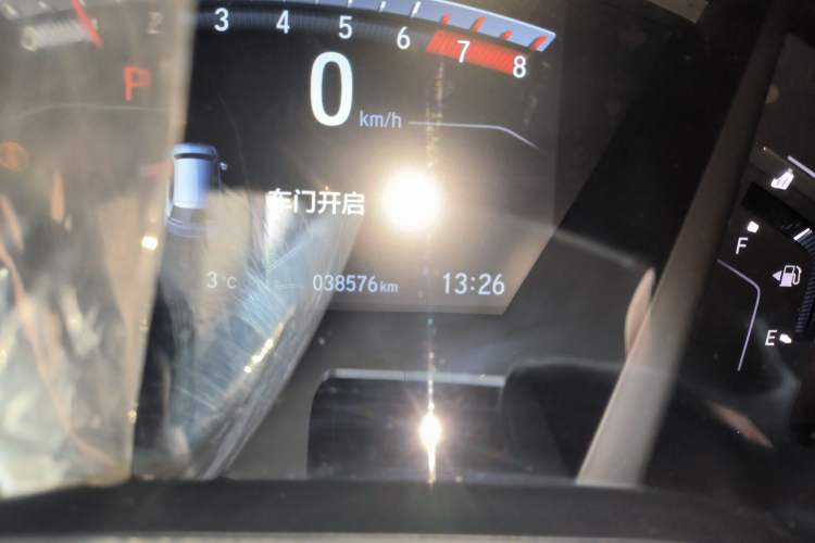 Used Honda CR-V 2017 240TURBO CVT Front-Wheel Drive Fashion Edition Odometer Close Up