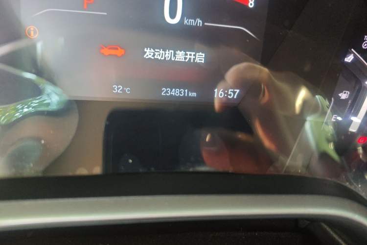 Used Honda CR-V 2017 240TURBO CVT Front-Wheel Drive Fashion Edition Odometer Close Up