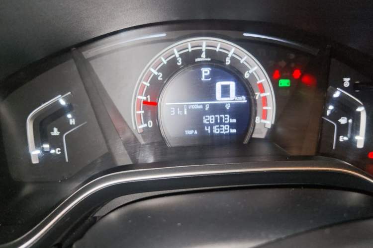 Used Honda CR-V 2017 240TURBO CVT 2WD Comfort Version Odometer Close Up