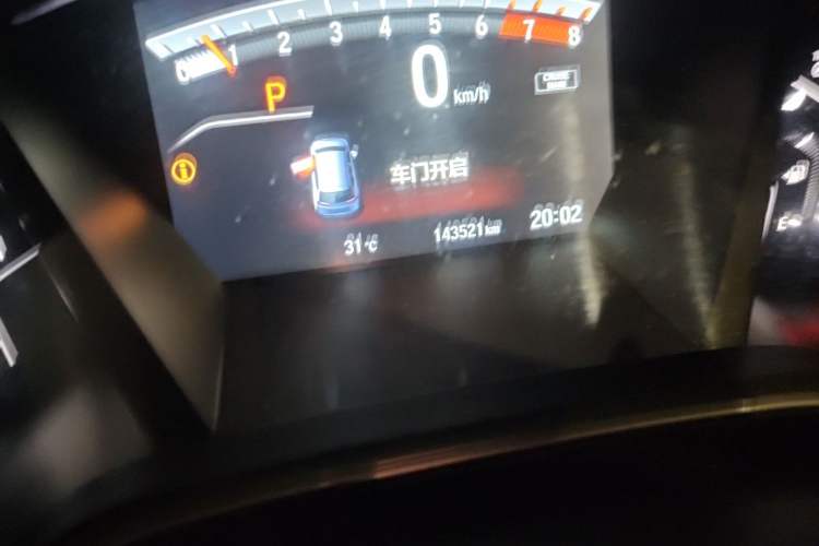 Used Honda CR-V 2017 240TURBO CVT Front-Wheel Drive Fashion Edition Odometer Close Up