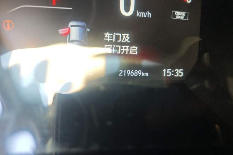 Used Honda CR-V 2017 240TURBO CVT Front-Wheel Drive Fashion Edition Odometer Close Up