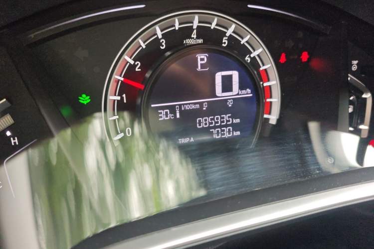 Used Honda CR-V 2017 240TURBO CVT 2WD Urban Edition Odometer Close Up